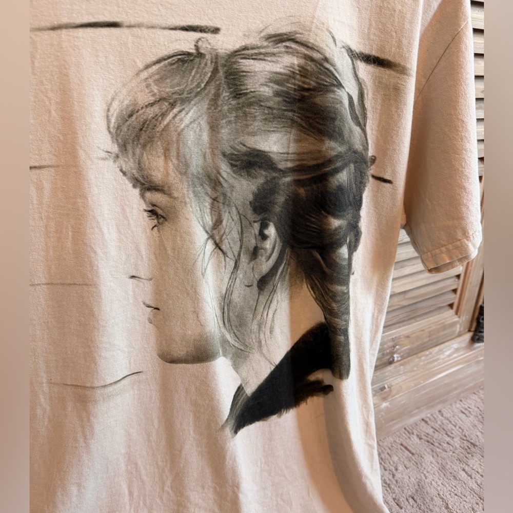 NWOT Taylor Swift I Dreamed Of You Cream Graphic Evermore Tee (Size Medium) - Picture 2 of 7